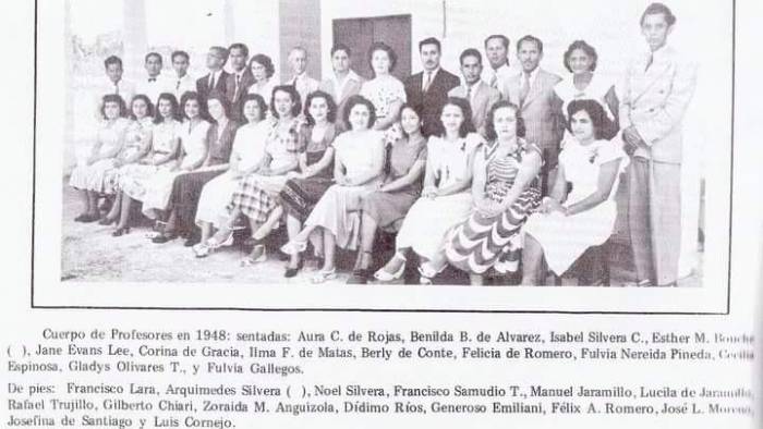 Imagen del cuerpo de profesores del plantel en el año 1948.