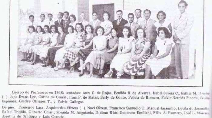 Imagen del cuerpo de profesores del plantel en el año 1948.