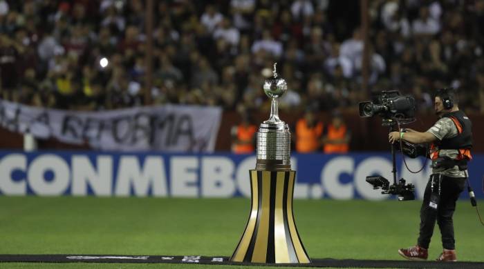 El trofeo de la Copa Libertadores, en el estadio Ciudad de Lanús, Buenos Aires.