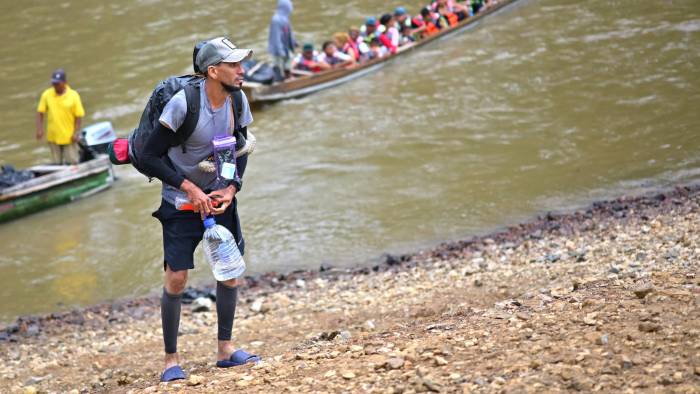 Esta selva situada en la frontera entre Colombia y Panamá se ha convertido en un corredor para miles de migrantes .