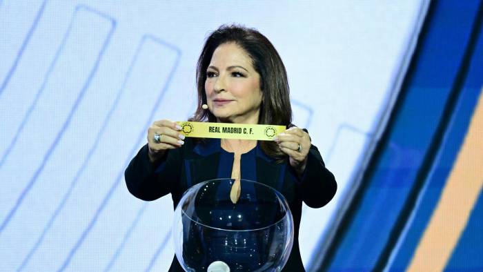 Momentos en los que la artista, Gloria Estefan revela el nombre del Real Madrid durante el sorteo del Mundial de Clubes de la FIFA 2025.