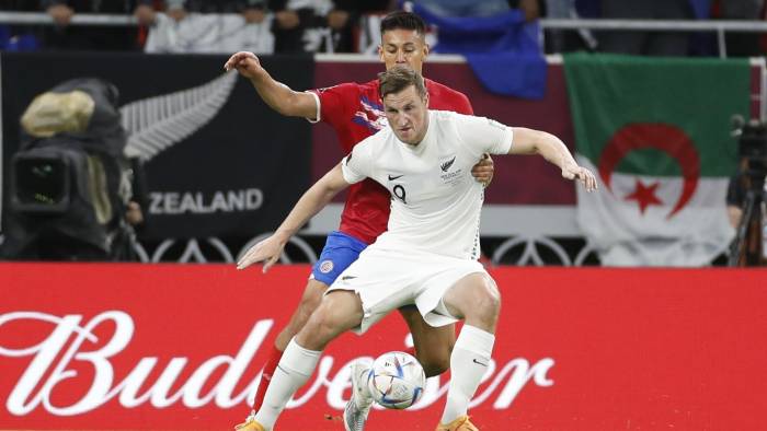 Foto de archivo del delantero y capitán de la selección de Nueva Zelanda Chris Wood.