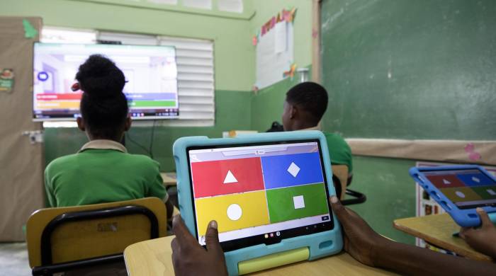 Foto de archivo de estudiantes en la escuela Los Montones (República Dominicana)