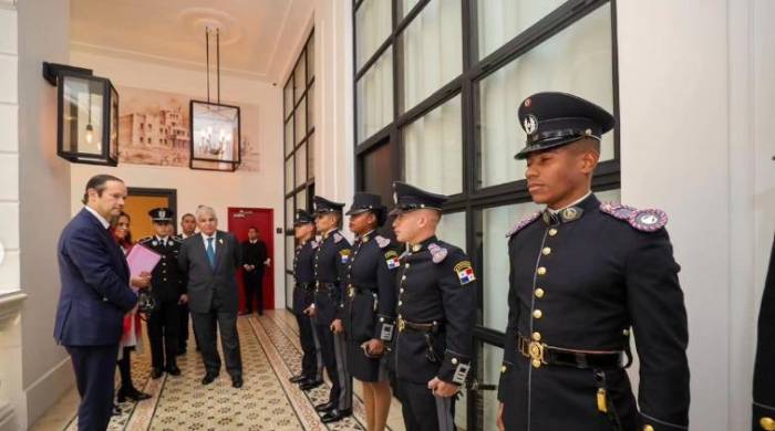 Mulino se encuentra con Abreu.