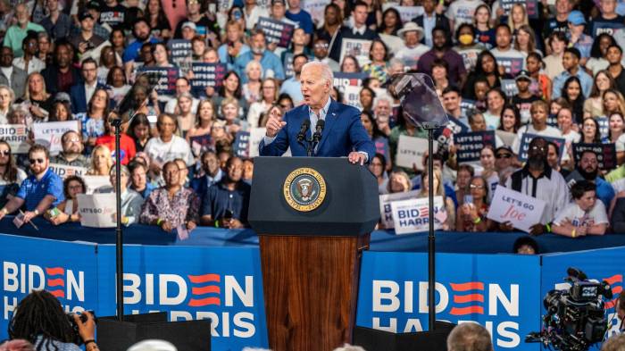 El presidente estadounidense, Joe Biden, se volcó el sábado en una maratón de recaudación de fondos con el objetivo de tranquilizar a los donantes demócratas.