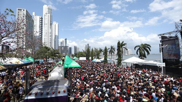 La Cinta Costera acogió los culecos de los carnavales en la ciudad capital.