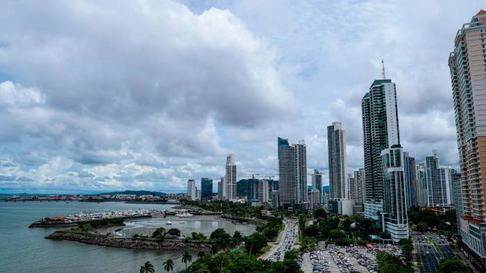 La economía de Panamá, que ha sido pujante y ha logrado mantener el liderazgo de la región por más de tres décadas, ahora deberá superar el desafío de sanear sus finanzas y recuperar su dinamismo.