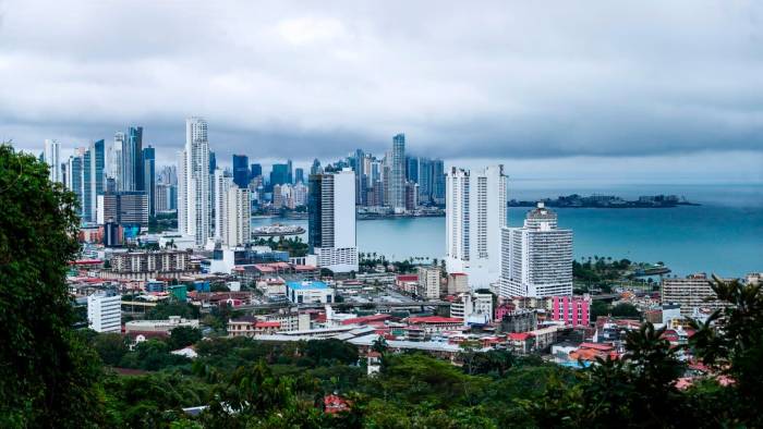 Panamá tiene el privilegio de ser sede de este primer foro internacional de la CAF el cual se convoca en un momento en que el mundo está patas arriba y todos los pronósticos del futuro inmediato tienen espinas.