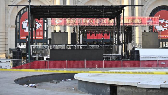 Una vista del área alrededor de Union Station después de un tiroteo después del Desfile de la Victoria del Super Bowl LVIII de la NFL para los Kansas City Chiefs.