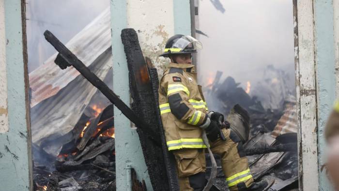 Hasta el momento hay reporte de bomberos heridos.