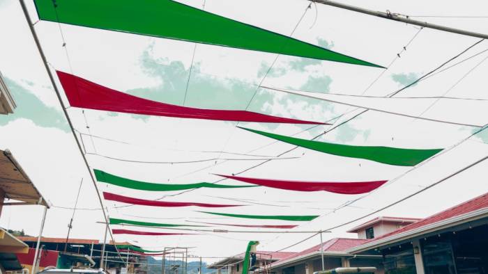 La ‘Calle de los sombreros’ adorna el Casco Antiguo