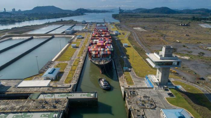 Vista aérea del Tercer Juego de Esclusas del Canal de Panamá.