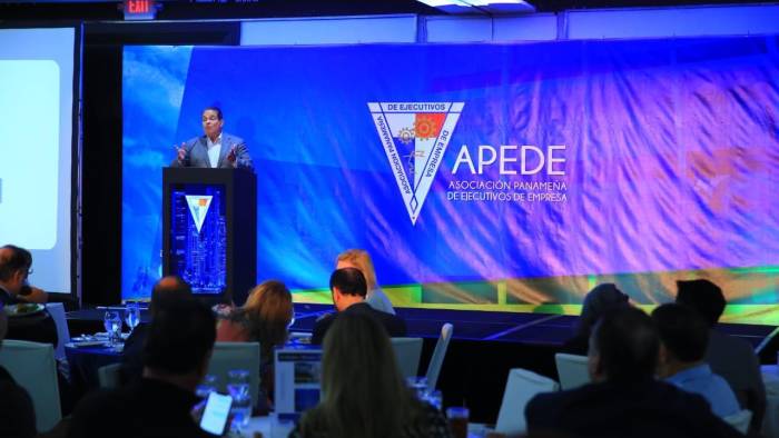 Juan Carlos Arosemena, presidente de Apede, este lunes, durante la reunión mensual del gremio.