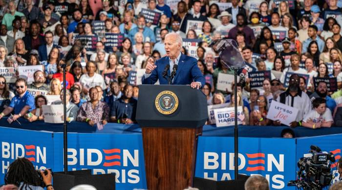 El presidente estadounidense, Joe Biden, se volcó el sábado en una maratón de recaudación de fondos con el objetivo de tranquilizar a los donantes demócratas.