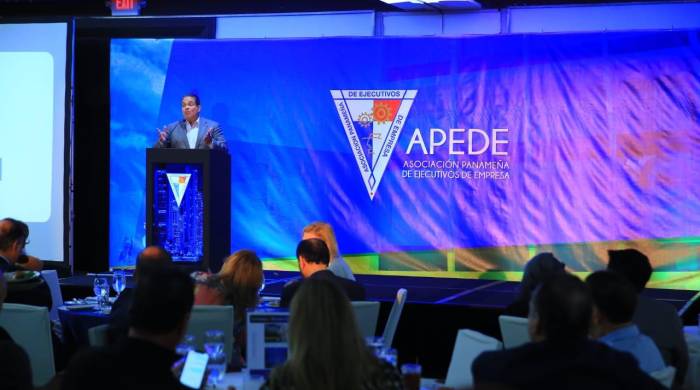 Juan Carlos Arosemena, presidente de Apede, este lunes, durante la reunión mensual del gremio.