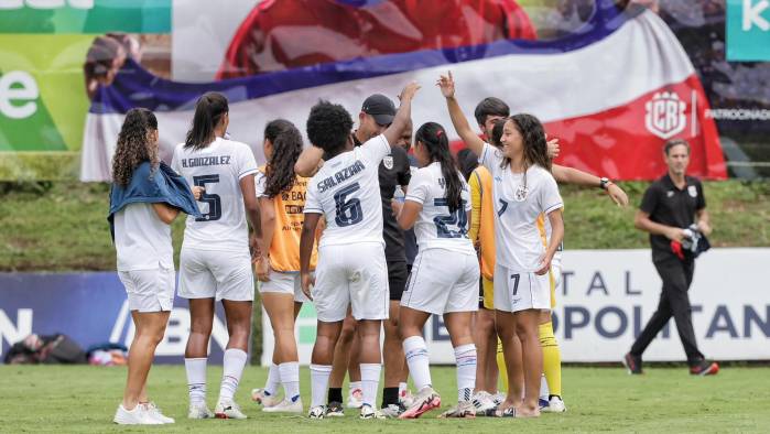 La Selección Femenina de Panamá celebrando su triunfo frente a Costa Rica en su último partido amistoso.