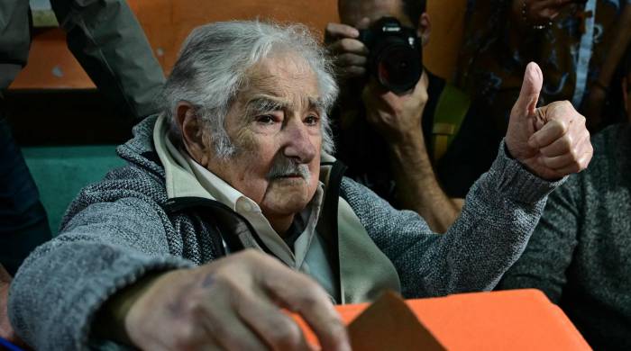 El exguerrillero de 89 años se recupera de problemas derivados de un cáncer de esófago.