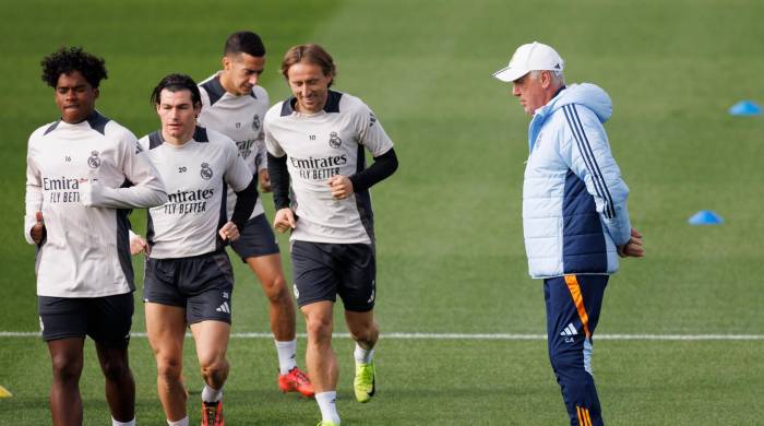 El entrenador del Real Madrid, Carlo Ancelotti (der.).