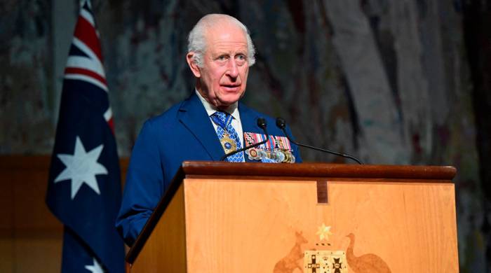 El rey Carlos III de Gran Bretaña pronuncia un discurso durante una recepción parlamentaria en la Casa del Parlamento en Canberra el 21 de octubre de 2024.