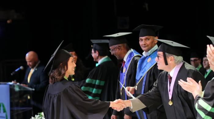 Universidad de Panamá gradúa a 85 nuevos profesionales de la medicina