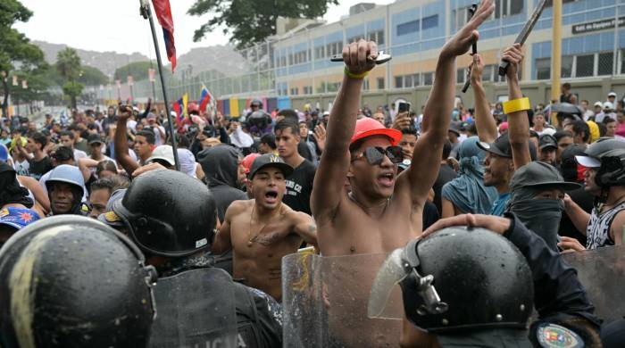 El lunes en la tarde en la mayoría de las ciudades de Venezuela hubo protestas por la reelección de Maduro.