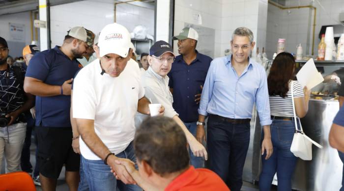 Lombana y Quirós hicieron un recorrido por el Mercado San Felipe Neri.