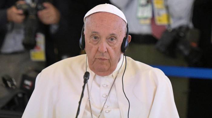 ‘En un drama como el de los conflictos armados, es urgente replantearse el desarrollo y la utilización de dispositivos’, dijo el papa.