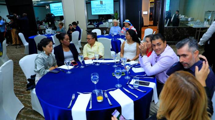 Invitados en el Concurso Nacional de Periodismo Científico 2024 de la Senacyt.