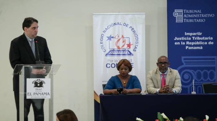 El director general de Ingresos (DGI), Camilo Valdés, durante un evento del Colegio Nacional de Periodistas.