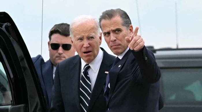 Hunter Biden (der.), de 54 años, fue declarado culpable por posesión ilegal de un arma de fuego