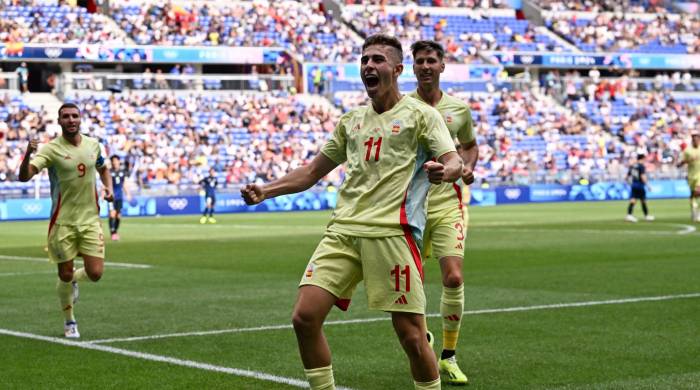 El jugador español, Fermín López celebrando uno de sus goles.