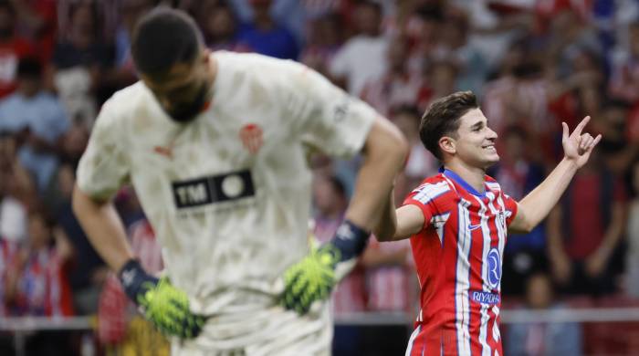 Julián Álvarez celebra su primer gol con el Atlético de Madrid.