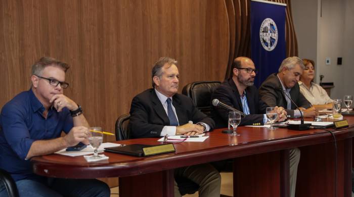 Ministro de Ambiente, Juan Carlos Navarto, durante la reunión con miembros de la CAPAC.