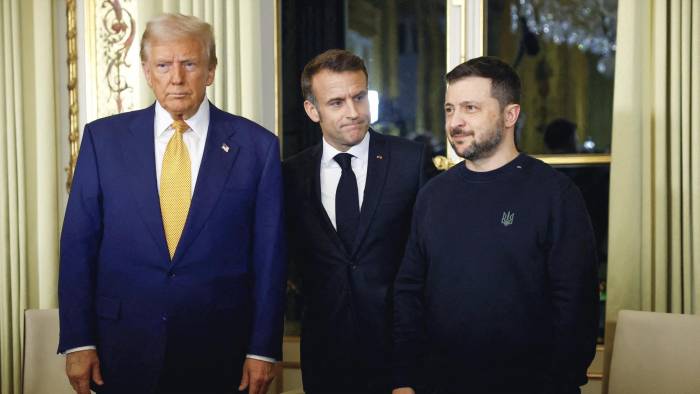 El presidente de Francia, Emmanuel Macron (centro), el presidente electo de Estados Unidos, Donald Trump (izq.), y el presidente de Ucrania, Volodymyr Zelensky.