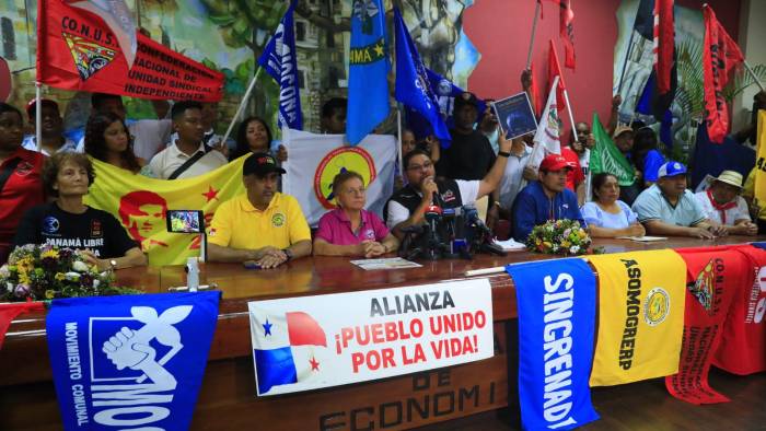 Conferencia de prensa de profesores y trabajadores, este sabádo, en la Universidad de Panamá.