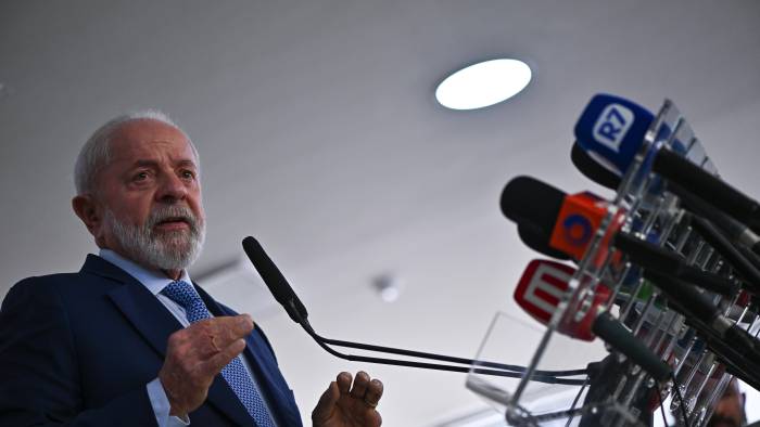 Lula reivindica su gestión y pide un cambio en su partido