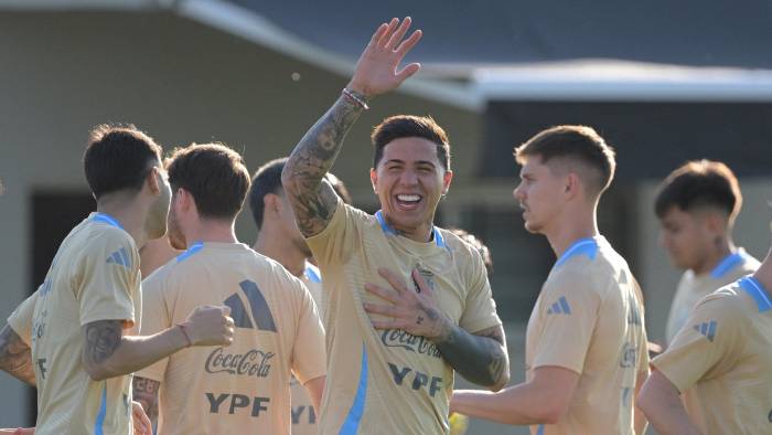 Enzo Fernández durante un entrenamiento con la selección de Argentina.