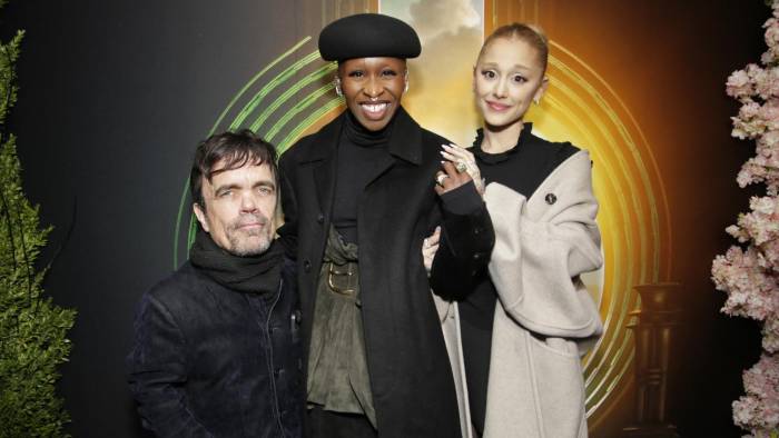 Peter Dinklage, Cynthia Erivo y Ariana Grande asisten a la presentación especial de WICKED en la ciudad de Nueva York de Universal Pictures en Metrograph el 3 de diciembre de 2024 en la ciudad de Nueva York.