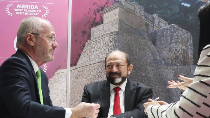 Darío Flota (c), secretario de Fomento Turístico de Yucatán, en la feria internacional de turismo de Berlín (ITB).