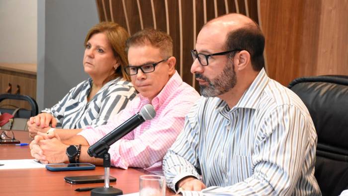 Alejandro Ferrer Solís, presidente reelecto de la Capac (d).