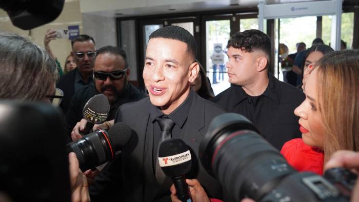 Daddy Yankee llega al Centro Judicial de Puerto Rico el 20 de diciembre de 2024 en San Juan.