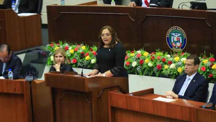 La presidenta de la Asamblea, Dana Castañeda pidió a los diputados presentar sus propuestas de modificación al proyecto de reformas a la CSS.