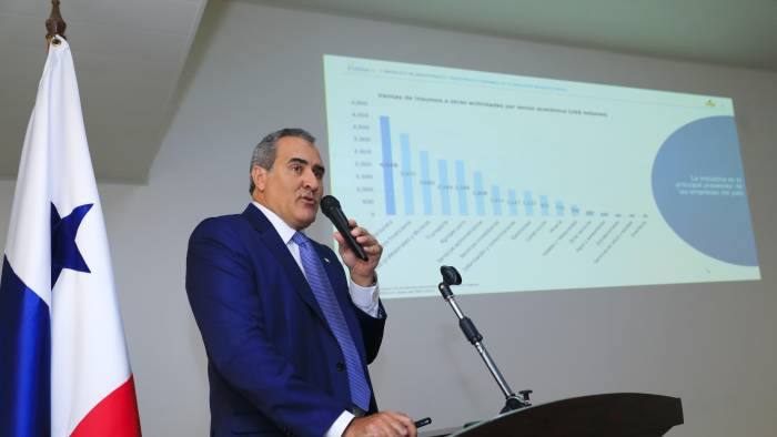 El presidente del Sindicato de Industriales de Panamá, Raúl Montenegro, durante la presentación del informe.