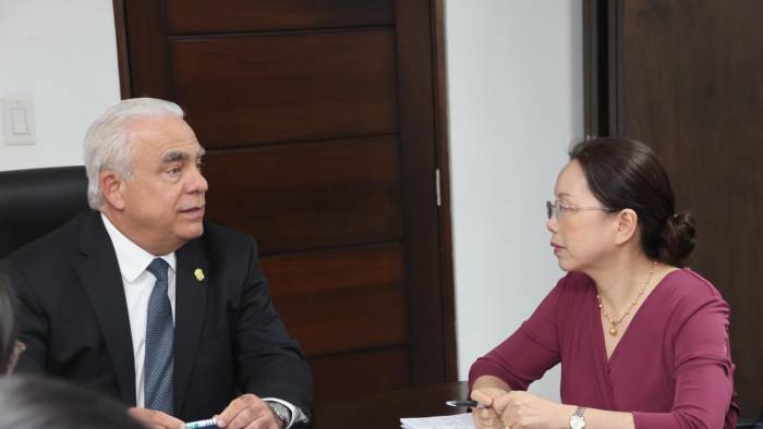 A la reunión con Linares también asistió la embajadora de China en Panamá, Xu Xueyuan.