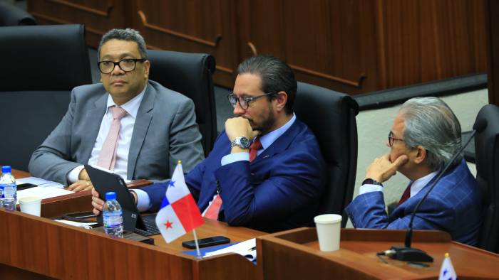 En el debate han participado el director de la CSS, Dino Mon; el viceministro de Finanzas, Fausto Fernández, y el ministro de Salud, Fernando Boyd Galindo.