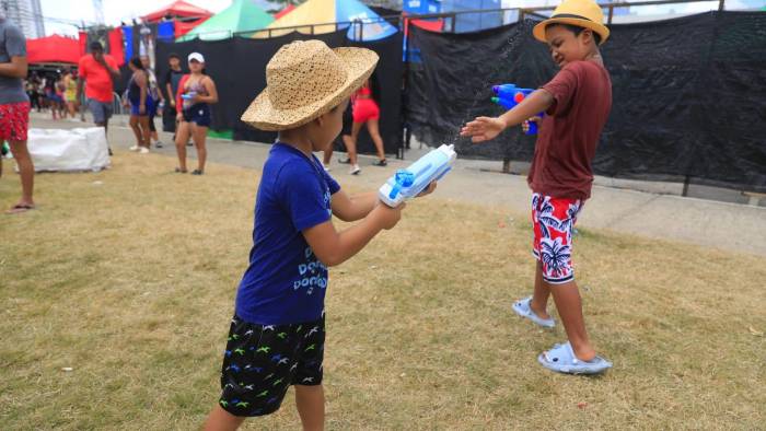 Culecos, fiesta y alegría durante el tercer día de las fiestas del carnaval