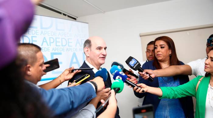 Felipe Chapman, ministro de Economía y Finanzas, durante un foro de Apede.