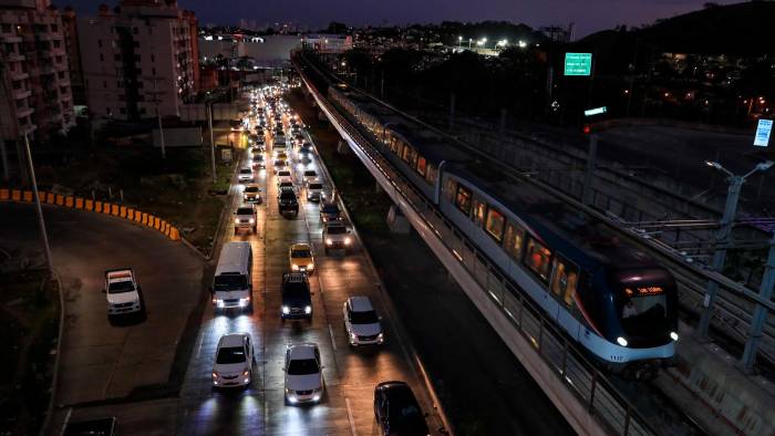 El Metro pretende aliviar el embotellamiento, facilitando el transporte de personas.