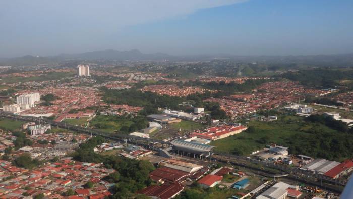 La historia de Panamá muestra muchos ejemplos de éxitos en la construcción de infraestructura, -como el de las líneas del Metro-, pero ha quedado pendiente la transformación de los entornos urbanos y la mejora de la calidad de vida de la población.