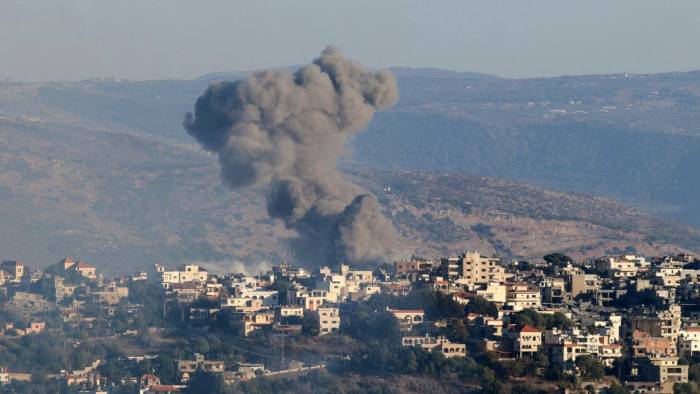 El ejército israelí afirmó que bombardeó un “centro de mando” de Hezbolá.